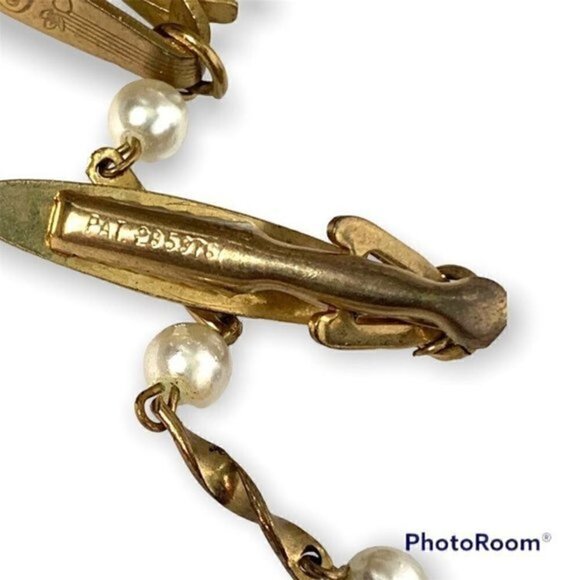 Vintage Gold Tone Faux Pearls 1950s Sweater Clip - Picture 4 of 5